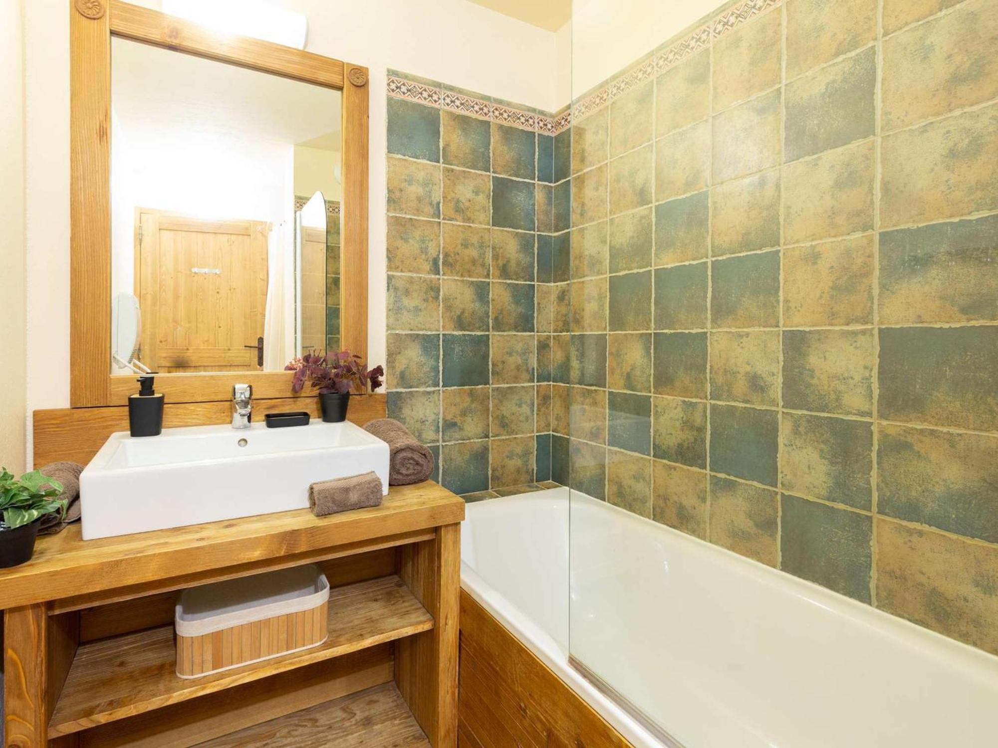 Appartement De 70 M² Au Centre-Ville Avec Piscine, Hammam, Sauna Et Balcon Bien Expose - Fr-1-296-392 Сен-Лари-Сулан Екстериор снимка